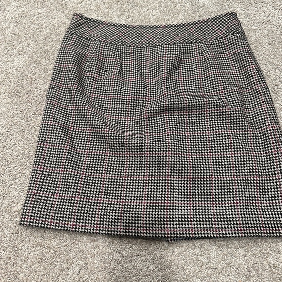 LOFT Houndstooth Wool Skirt - Picture 10 of 13